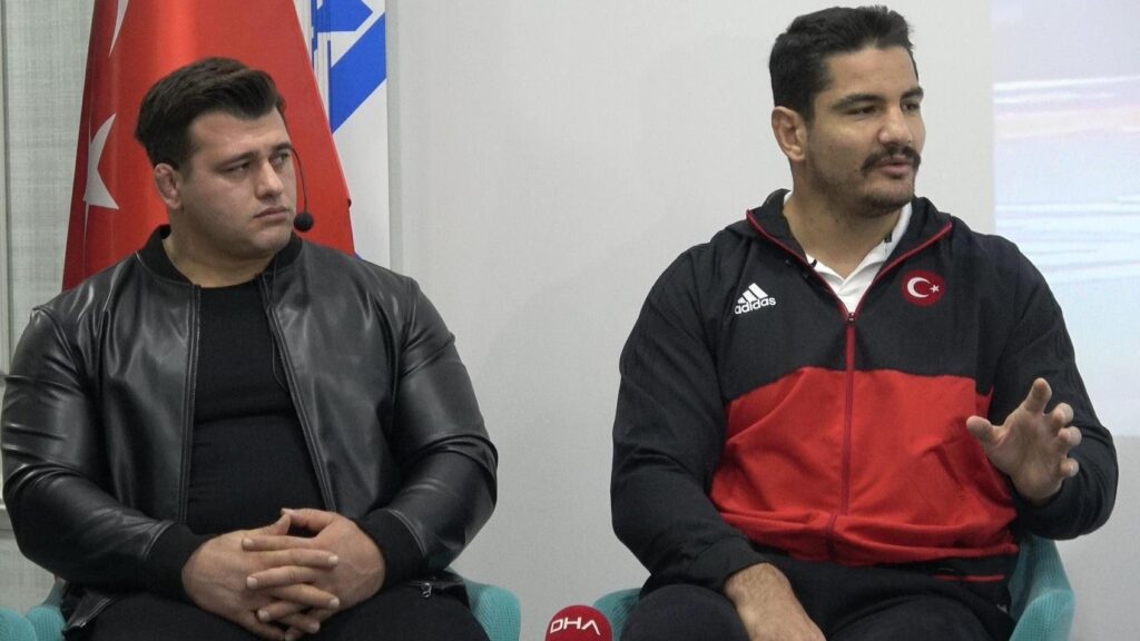 Rıza Kayaalp ve Taha Akgül, üniversiteli gençlerle buluştu