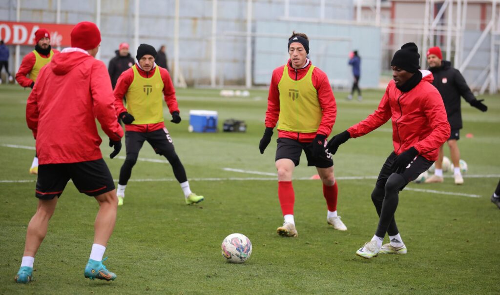 Sivasspor, Rıza Çalımbay’sız çalıştı