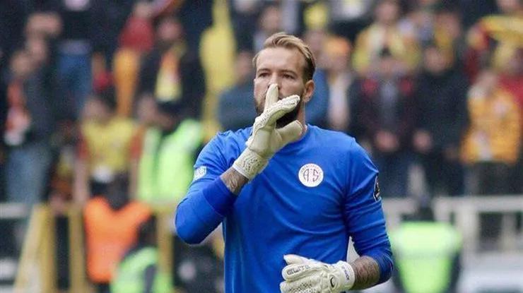 Şok karar! Yıldız futbolcu futbolu bırakıyor