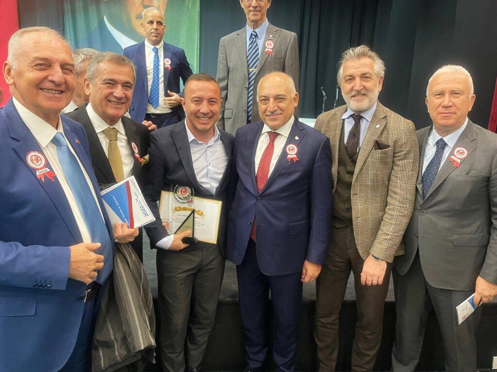 TFF Başkanı Büyükekşi’ye İzmir’de özel ödül