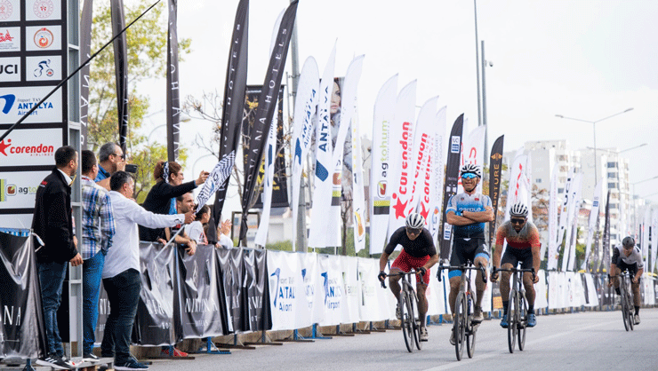 UCI Gran Fondo Dünya serisi Antalya yarışı nefes kesti