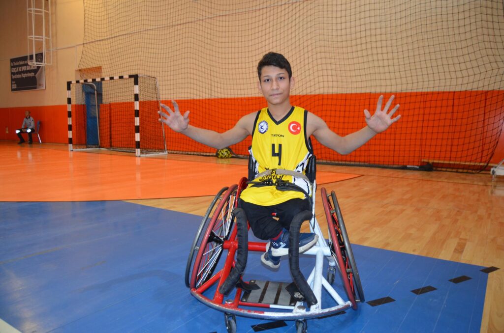 13 yaşındaki Muharrem, basketbolla hayatına yeni bir sayfa açtı