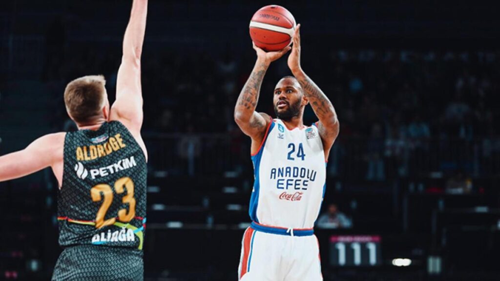 Anadolu Efes – Aliağa Petkim Spor: 90-64