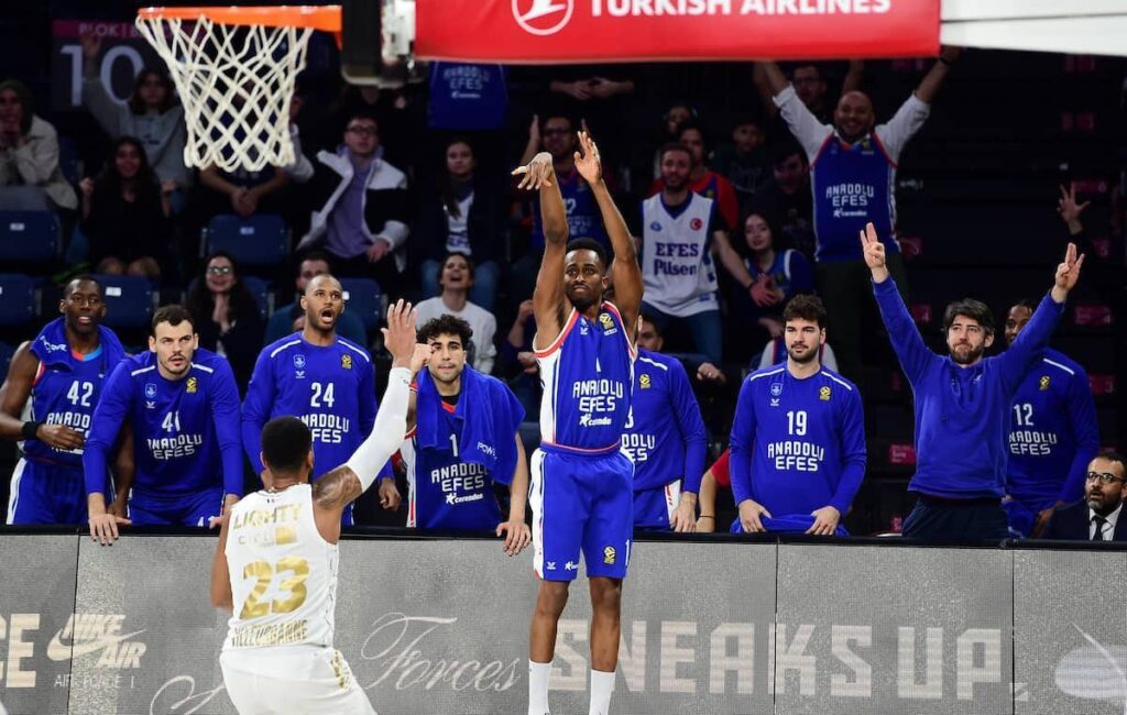 Anadolu Efes Türk Telekom’a konuk oluyor!