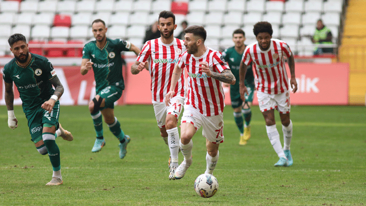 Antalyaspor-Giresunspor düellosunda kazanan yok