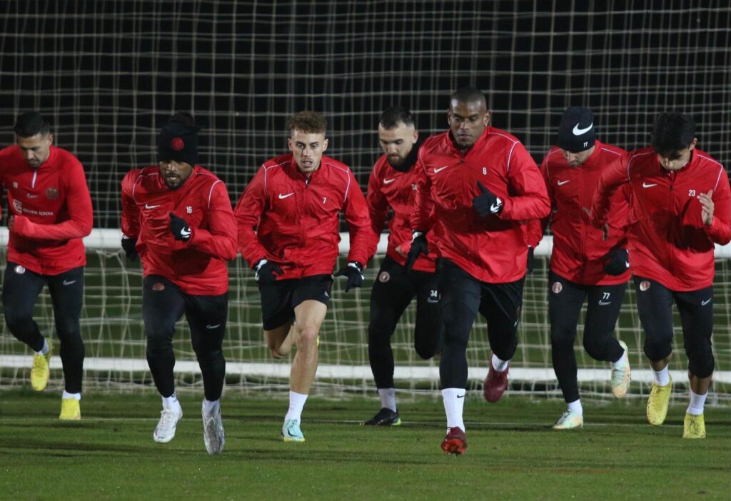 Antalyaspor ile Fenerbahçe 53. kez karşılaşacak