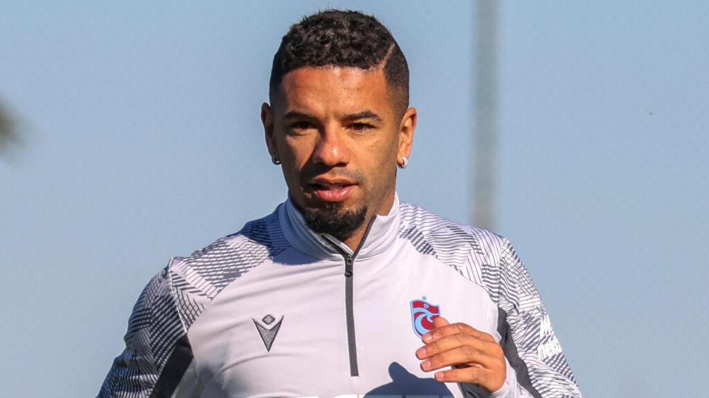 Bruno Peres, sahalara dönüyor