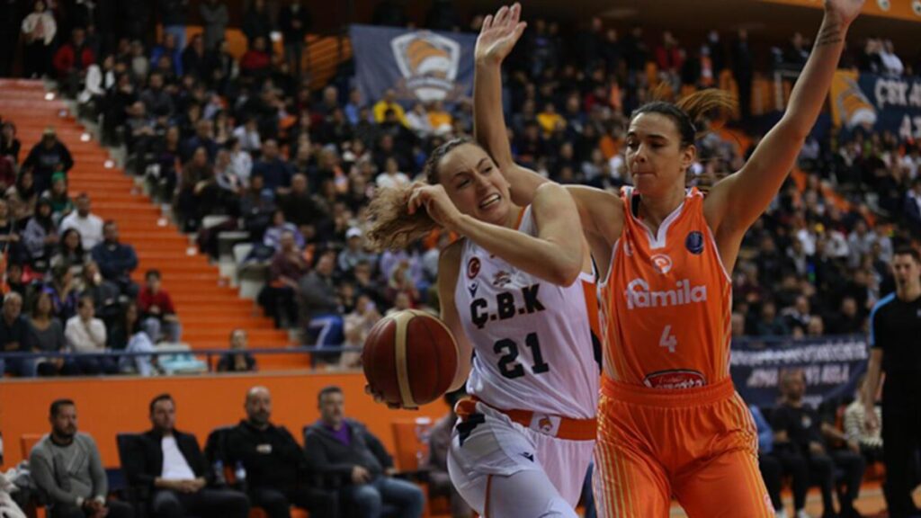 Çukurova Basketbol, taraftarıyla farklı kazandı