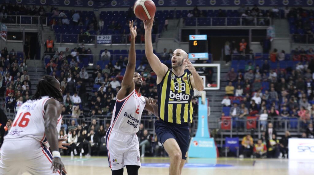 Fenerbahçe Beko, zirvedeki yerini korudu