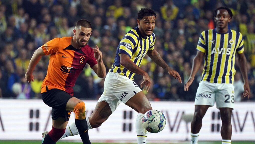 Fenerbahçe-Galatasaray derbisine basından yoğun ilgi