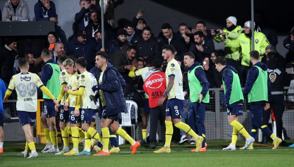 Fenerbahçe, son 3 deplasmandan 9 puan çıkardı