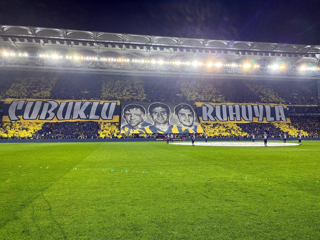 Fenerbahçe taraftarından Galatasaray derbisinde koreografi