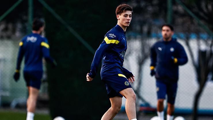 Fenerbahçe’de Arda Güler tartışması! Yaşıtları sahada kendisi kulübede