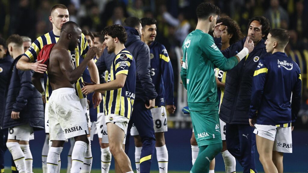 Fenerbahçe’de yaprak dökümü! Yıldızlar ayrılık aşamasında