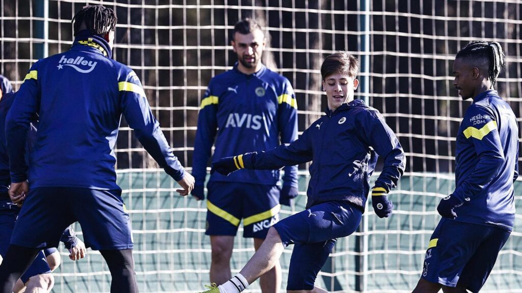 Fenerbahçe’nin Antalyaspor maçı kamp kadrosu belli oldu