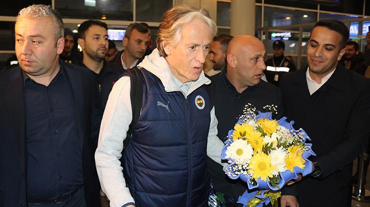 Fenerbahçe’ye Antalya’da coşkulu karşılama