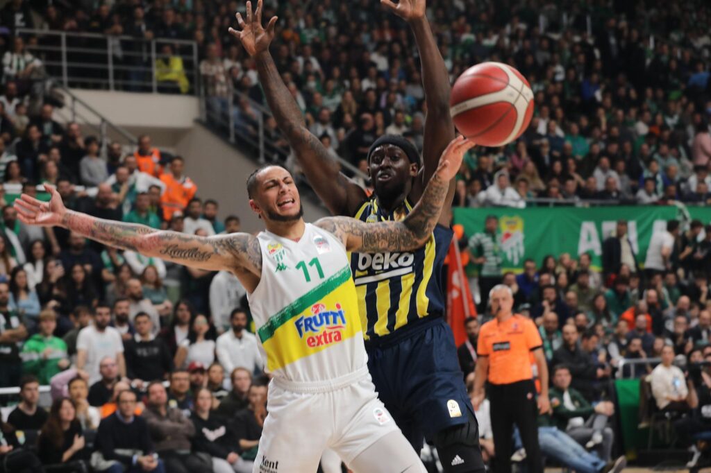 Frutti Extra Bursaspor-Fenerbahçe Beko maç sonucu: 84-100