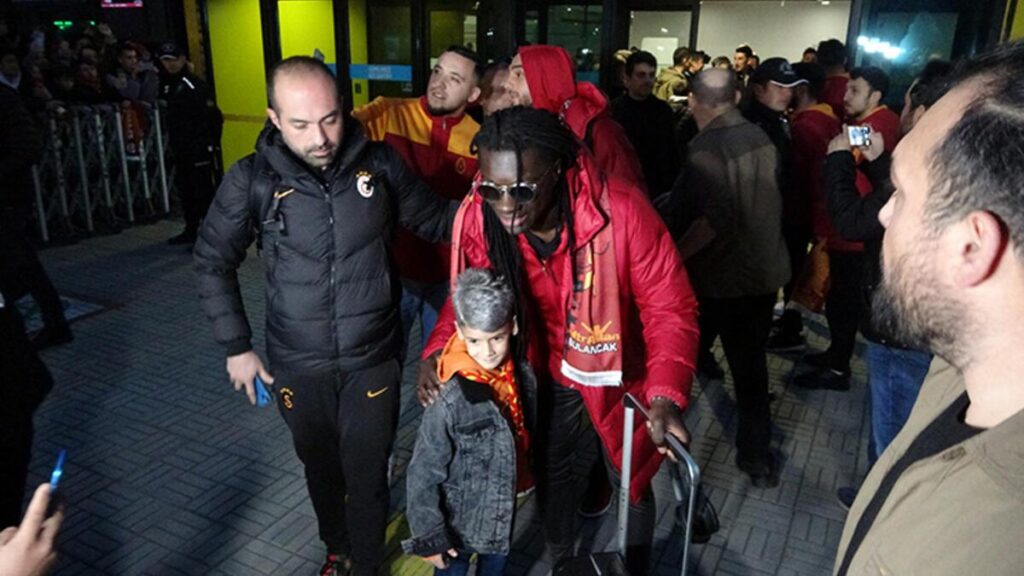 Galatasaray kafilesine coşkulu karşılama