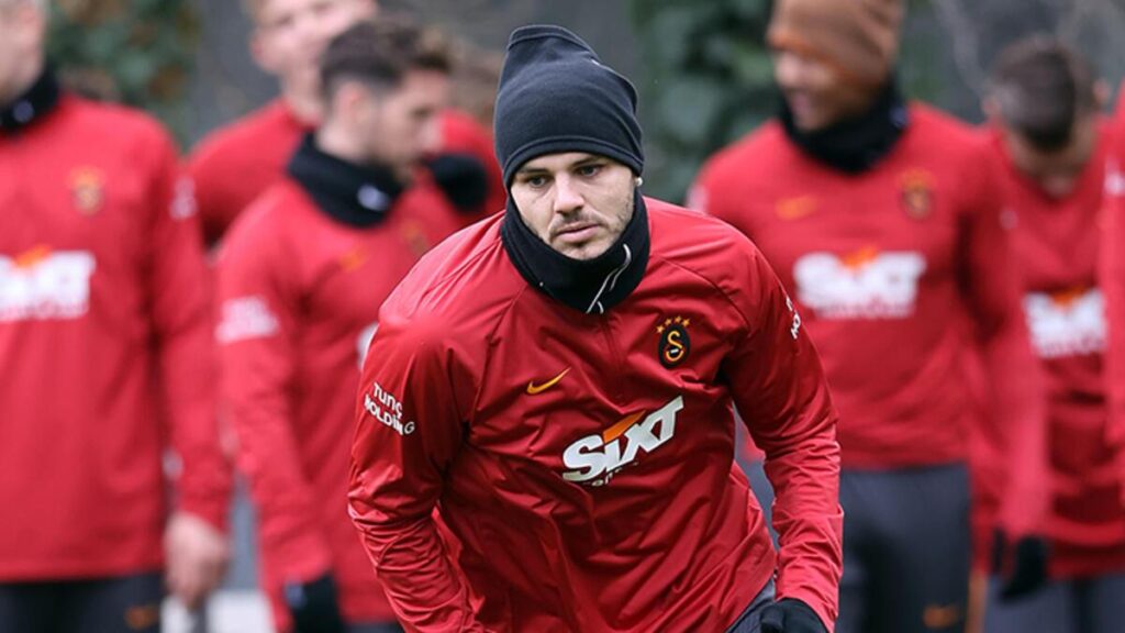 Galatasaray’da son dakika! İki kadro dışı