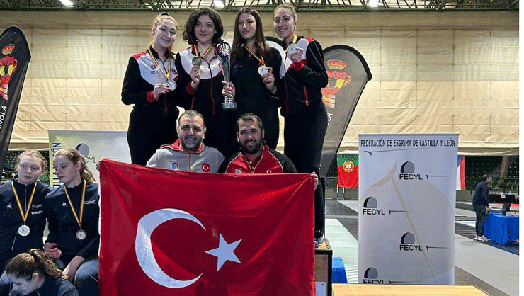 Genç Kadınlar Kılıç Takımı İspanya’da şampiyon oldu