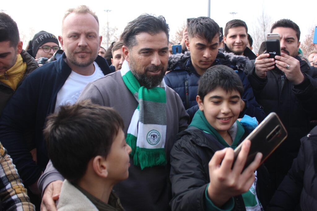 İlhan Palut, yönetim ve taraftarla vedalaştı