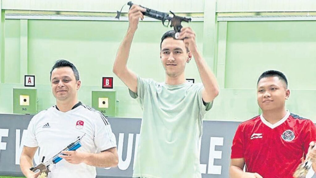 İsmail Keleş’ten gümüş madalya