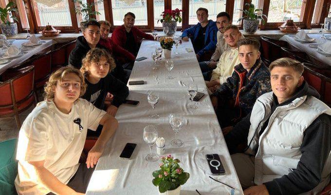 Kerem’den Galatasaray’ın gençlerine jest