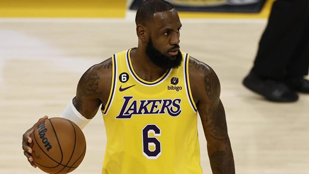 LeBron James’in forması satıldı! Dudak uçuklatan rakam