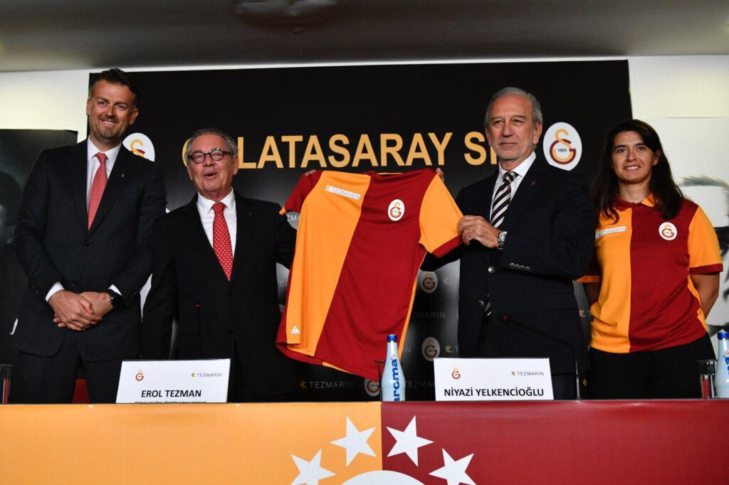 Milli yelkenci Ecem’e Paris yolunda destek