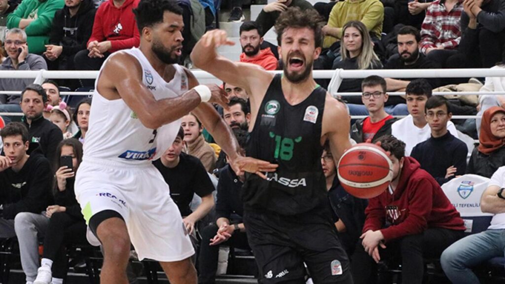 Nefes kesen maçta kazanan Yukatel Merkezefendi Belediyesi Basket