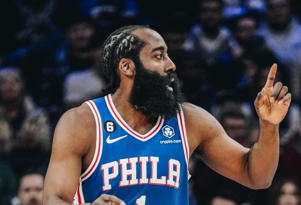 Philadelphia 76ers ekibinin yıldızı James Harden’dan triple double!