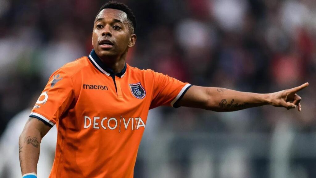 Robinho futbola geri dönüyor: İki teklif