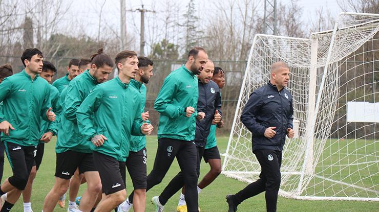 Sakaryaspor, Tuzlaspor mesaisine yeni teknik direktörüyle devam etti