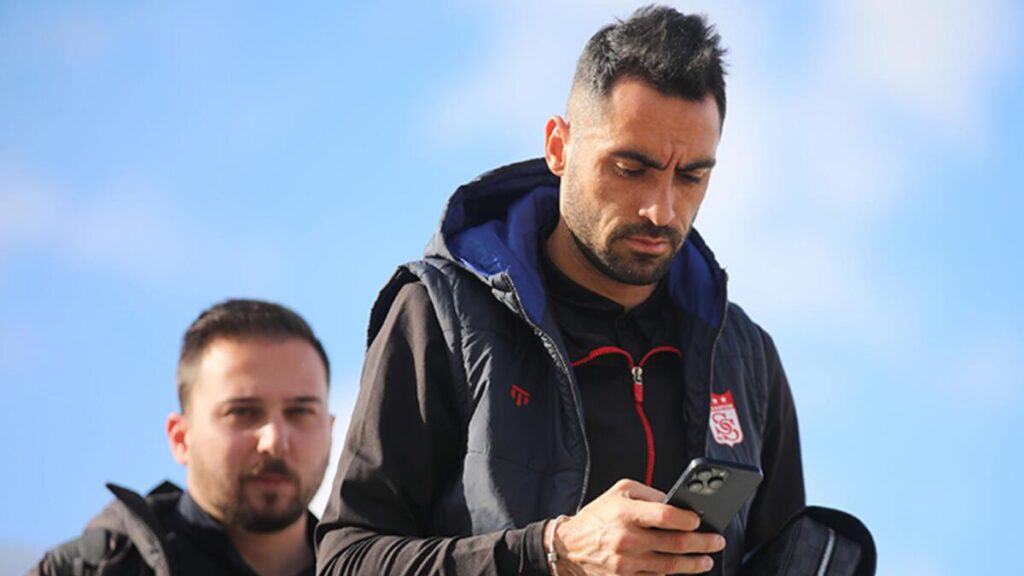 Sivasspor kafilesi 5 eksikle Alanya’da