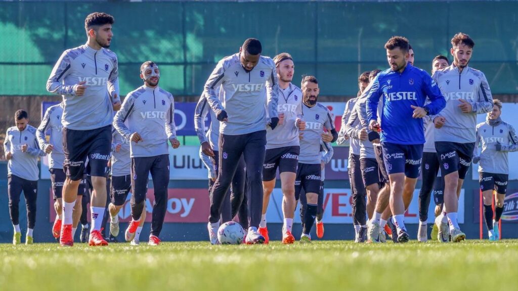 Trabzonspor, Başakşehir karşısında moral arıyor