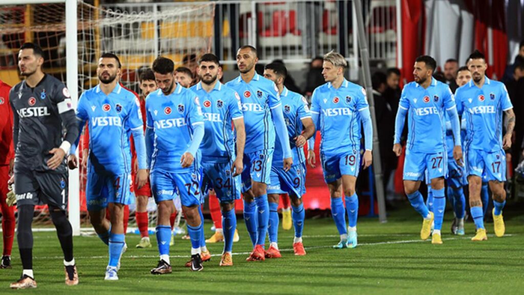 Trabzonspor içeride coşuyor, dışarıda  susuyor