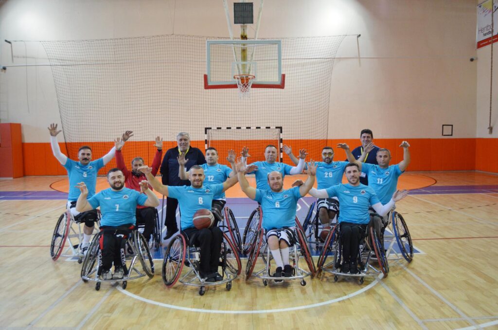 Trafik kazası sonrası başladığı basketbolla hayatı değişti
