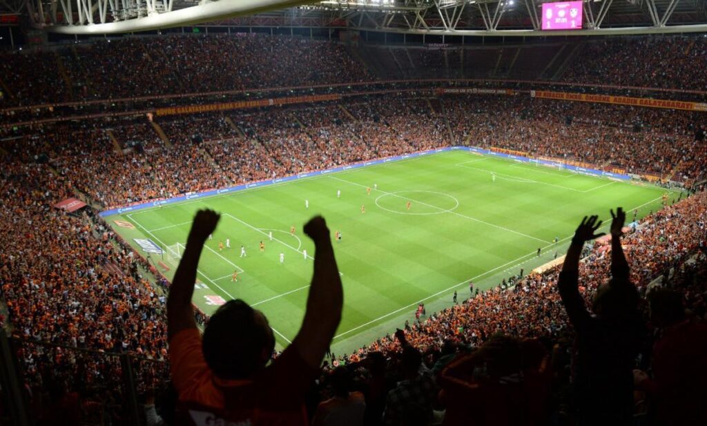 Tribünün lideri yine Galatasaray!