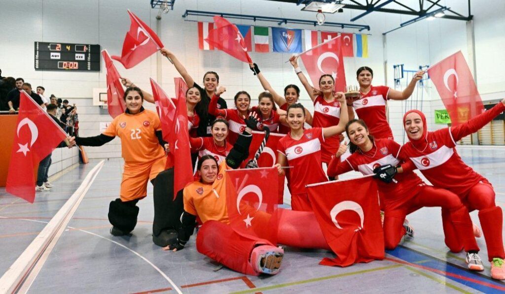 Türk hokeyinde gençlerden bronz