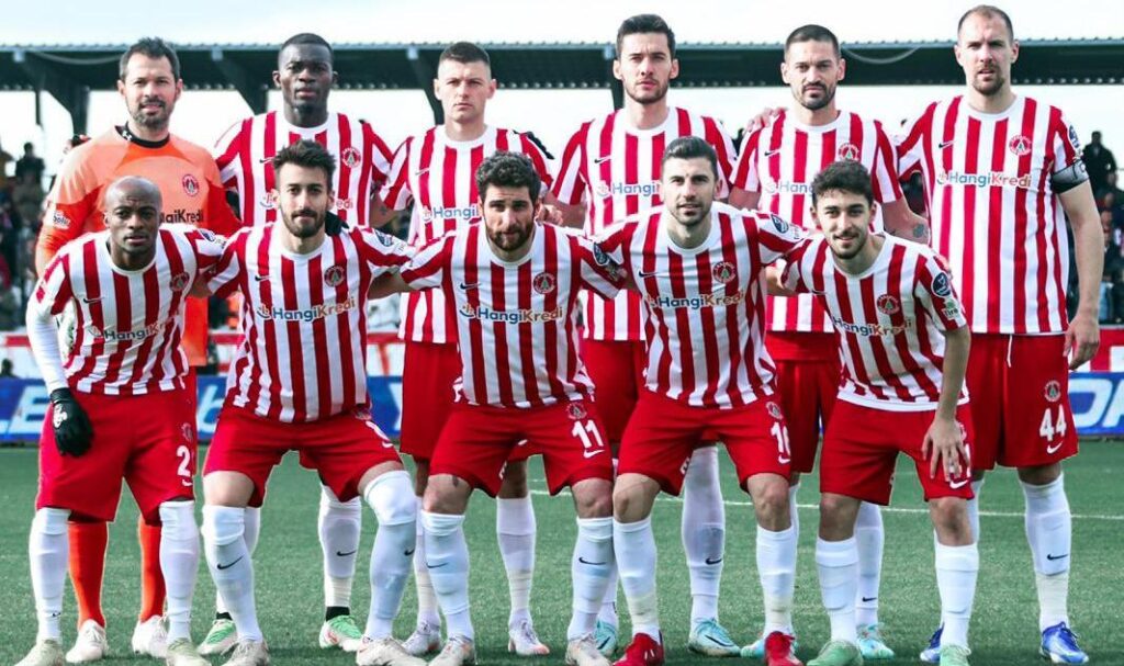 Ümraniyespor’da 2 oyuncu kadro dışı bırakıldı