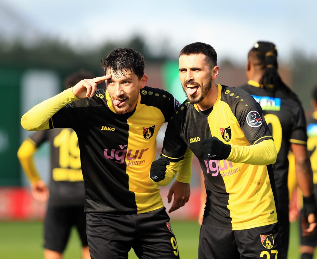 Valon Ethemi attığı gollerle İstanbulspor’a 11 puan kazandırdı