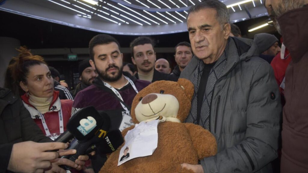 Beşiktaş Teknik Direktörü Şenol Güneş: Depremzedeler için elimizden ne geliyorsa yapacağız