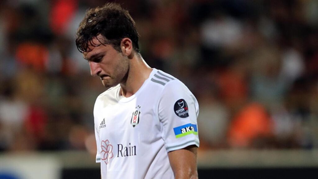 Beşiktaş’ta ayrılık! TFF’ye resmen bildirildi