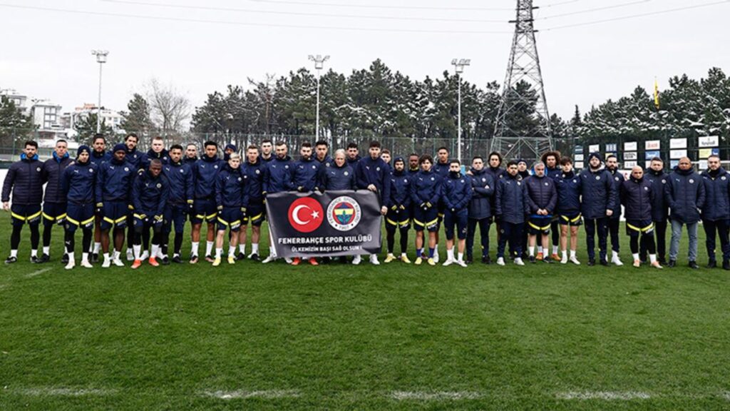 Çalışmalara başlayan Fenerbahçe’de Jorge Jesus ve Altay Bayındır’dan açıklama