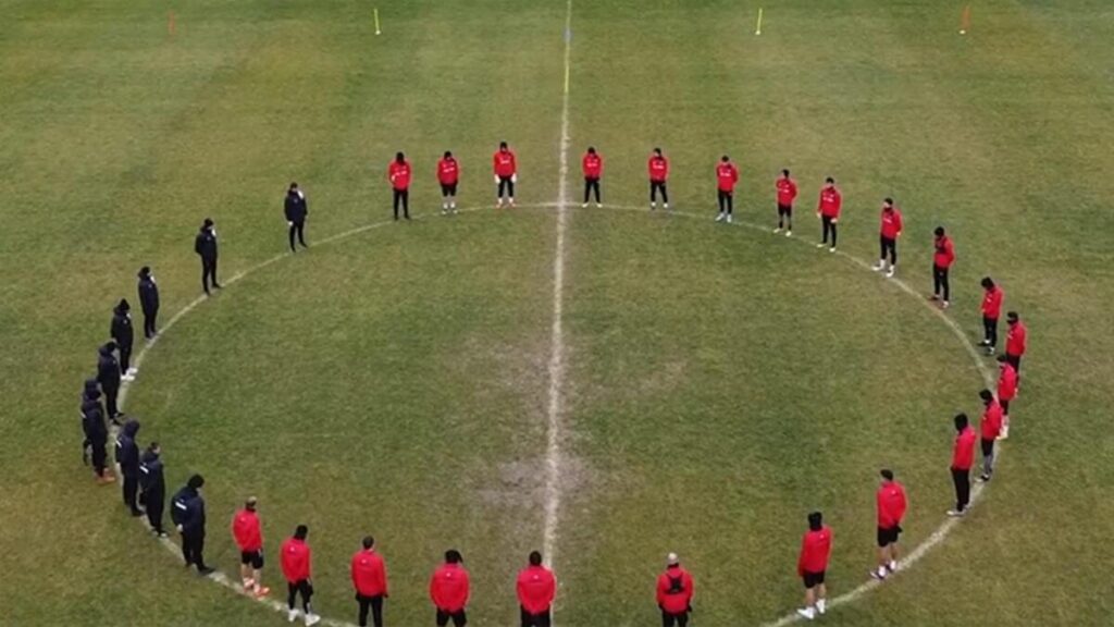 Fatih Karagümrük’ten depremde hayatını kaybedenler için saygı duruşu