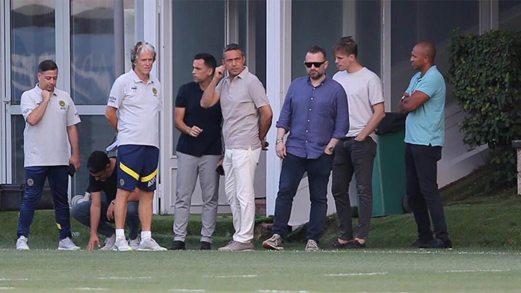 Fenerbahçe’de iki yıldızla görüşmeler yeniden başlıyor