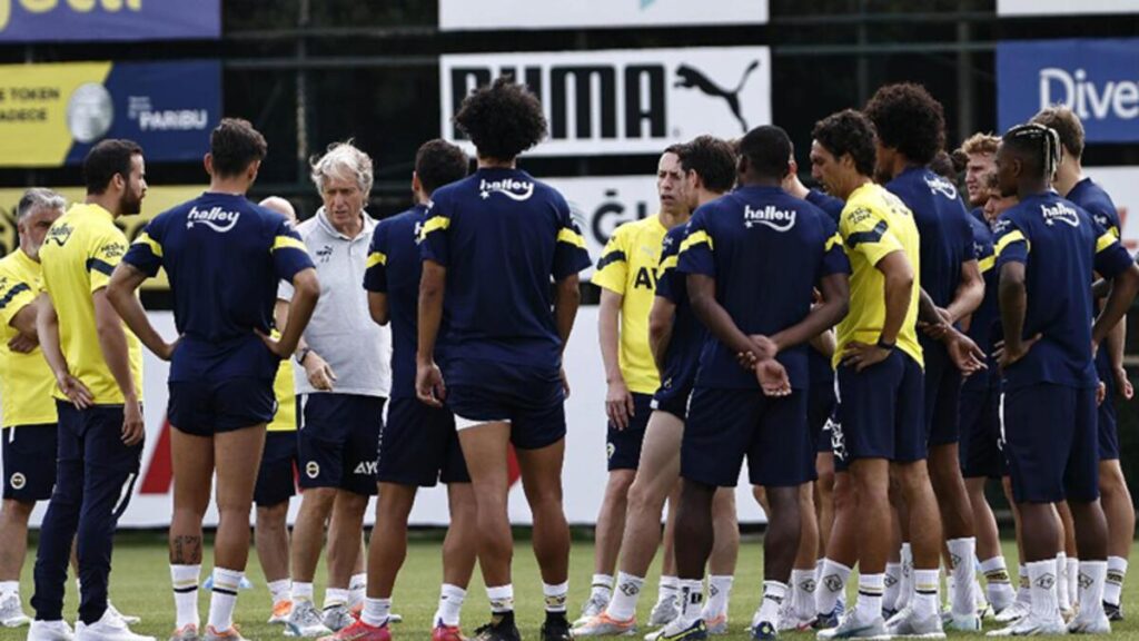 Fenerbahçe’de Jorge Jesus’tan oyuncularına: Formayı hak eden alır!