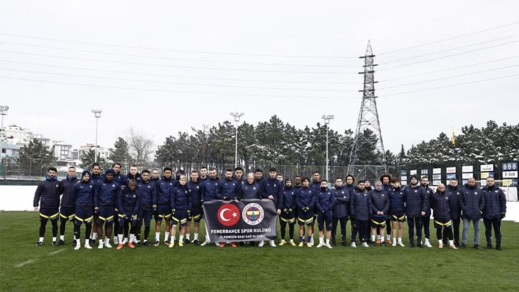 Fenerbahçe’den destek pankartı