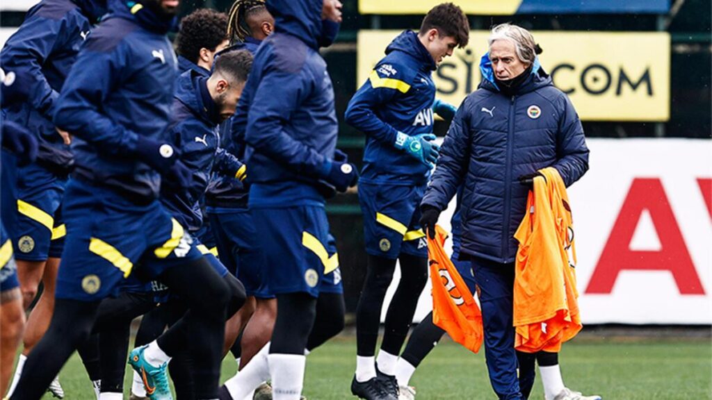 Fenerbahçe’nin yıldızına Premier Lig’den talip! İkna için yoğun çaba