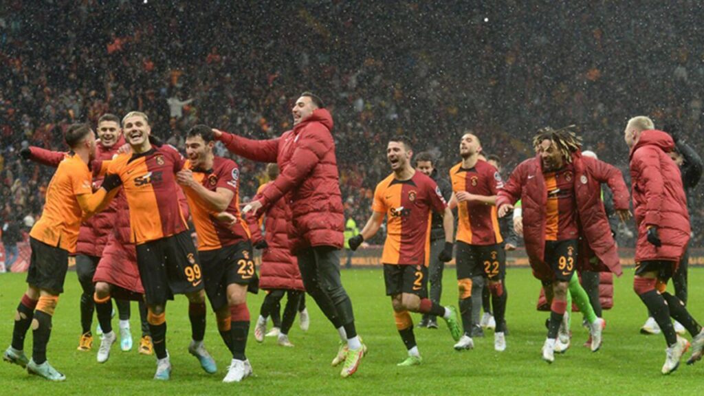Galatasaray ’12’den vurdu!